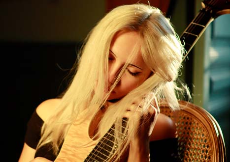 Raven Screams - Independent